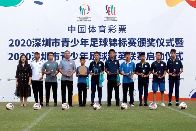 F1车手科拉平托到访国米，与劳塔罗合影互换球衣